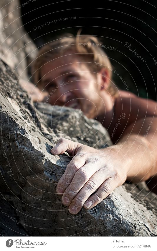 Go Climb A Rock! Lifestyle Abenteuer Klettern Bouldern maskulin Hand 1 Mensch Felsen Berge u. Gebirge Linie berühren Bewegung hängen Sport eckig hoch oben