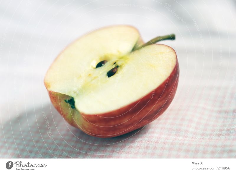 Äpfelchen Lebensmittel Frucht Apfel Ernährung Picknick Bioprodukte Vegetarische Ernährung Diät frisch Gesundheit lecker saftig sauer süß Hälfte Farbfoto