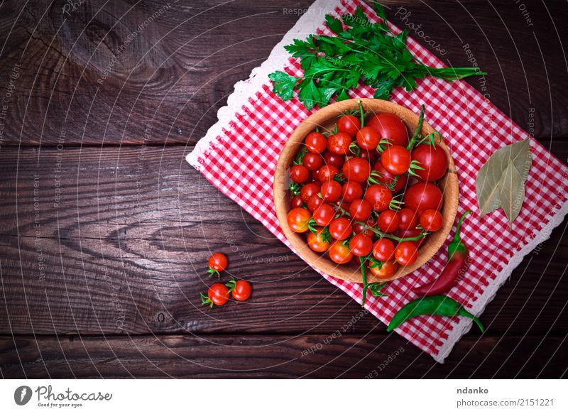 Frische rote Kirschtomaten Gemüse Vegetarische Ernährung Diät Schalen & Schüsseln Tisch Natur Holz frisch klein lecker natürlich oben Tomate reif Ackerbau