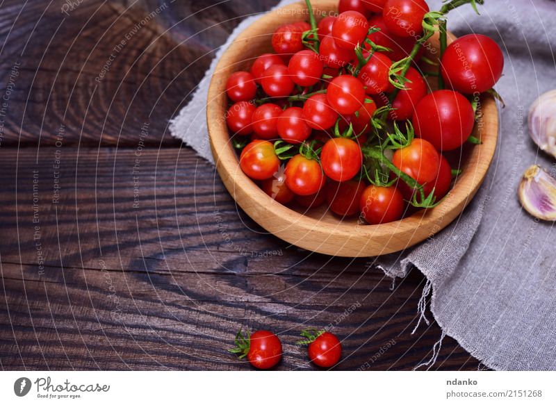 Frische rote Kirschtomaten Gemüse Schalen & Schüsseln Holz Essen frisch klein Tomate Kirsche reif Leerraum Top geschmackvoll Zutaten Lebensmittel Farbfoto