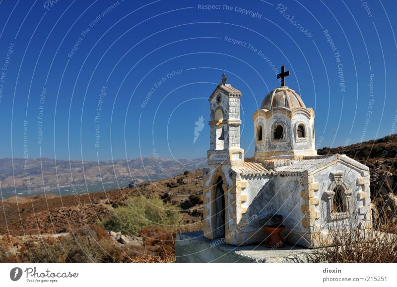 Roadchurch Landschaft Himmel Wolkenloser Himmel Wetter Schönes Wetter Macchie Kreta Griechenland Kirche Stein Kreuz alt hell blau braun weiß Glaube