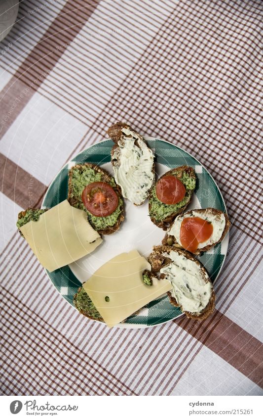 Häppchenweise Lebensmittel Käse Brot Kräuter & Gewürze Ernährung Büffet Brunch Bioprodukte Teller Lifestyle Gesundheit Idee Wert Snack Kräuterbutter