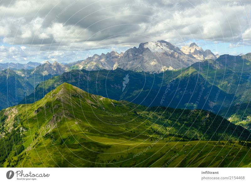 In den Dolomiten Ferien & Urlaub & Reisen Berge u. Gebirge wandern Landschaft Wolken Sommer Wiese Alpen Gipfel Italien ästhetisch gigantisch Unendlichkeit