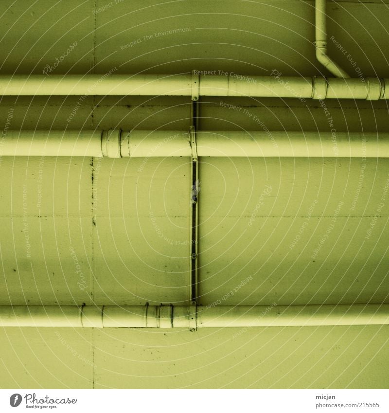 Grand Machine No. 32 | Geometric Connection Gebäude Mauer Wand Netzwerk Röhren Leitung gelb grün einfarbig Decke Metall Schelle Linie parallel Verbindung