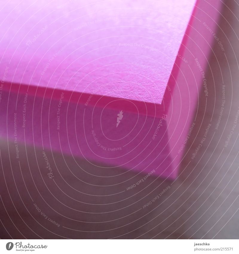 Post me! Schreibwaren Papier Zettel rosa neonfarbig Ecke Block Zellfaser Bildausschnitt Farbfoto Innenaufnahme Detailaufnahme Makroaufnahme Textfreiraum oben