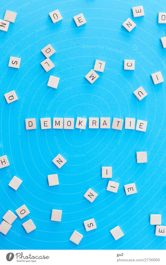 Demokratie Spielen Bildung Schule Studium Schriftzeichen lernen blau Gerechtigkeit Gesellschaft (Soziologie) gleich komplex Politik & Staat Wandel & Veränderung