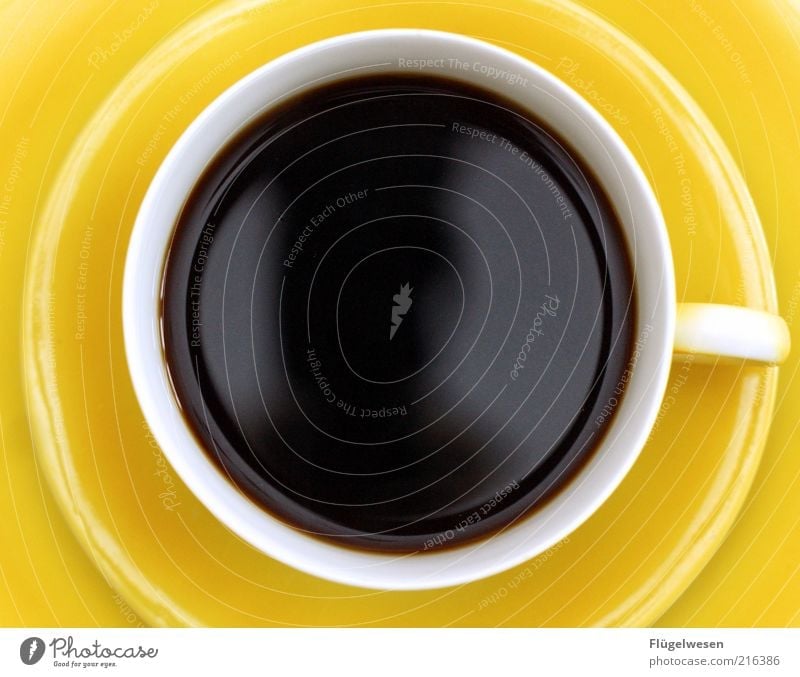 Ein Käffchen muß noch Getränk trinken Heißgetränk Kaffee Espresso Geschirr Tasse Becher Erholung dünn stark Zufriedenheit genießen Durst durstig Kaffeebecher