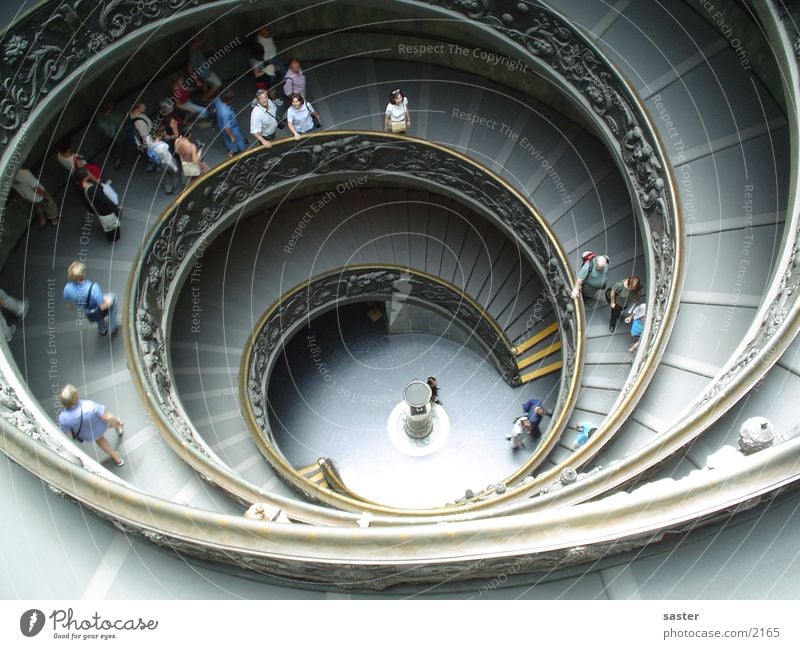 Treppe Vatikan Kirchenstaat Wendeltreppe Mitte Tourist Spirale drehen Rom kreisen Brennpunkt aufsteigen Mensch rotieren Gotteshäuser Blick Schnecke Päpste