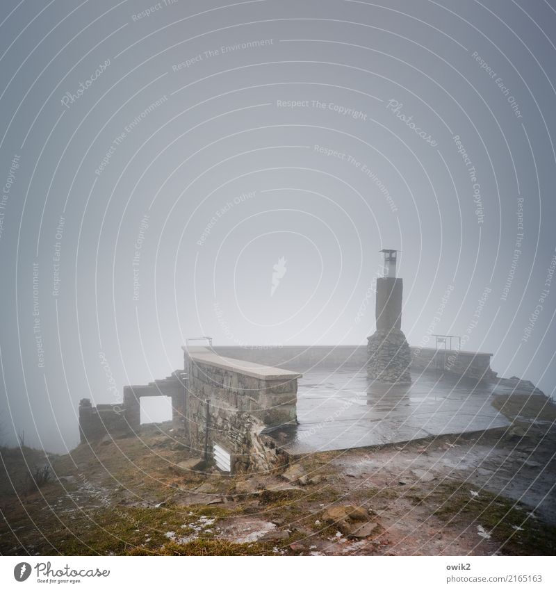 Heitere Aussicht Umwelt Natur Landschaft schlechtes Wetter Nebel Gebäude Dach Schornstein Aussichtsplattform Aussichtsturm Stein trist Traurigkeit Fernweh