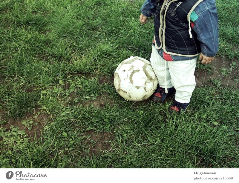 Wenn ich Kroos bin verkauf ich meine Seele und geh zu den Bayern Ballsport Fan Kindererziehung Kleinkind 1 Mensch Spielen Sport Fußball Fußballer Lederball