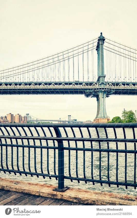 Manhattan-Brücke in New York. Fluss Stadt Architektur Sehenswürdigkeit Wahrzeichen alt retro New York State Großstadt altehrwürdig nyc gefiltert