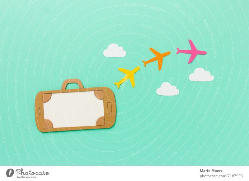 Mobile Urlaubsplanung. Handy als Koffer mit Flugzeugen Wolken Ferien & Urlaub & Reisen Sommer PDA fliegen kaufen trendy modern mehrfarbig Vorfreude Abenteuer