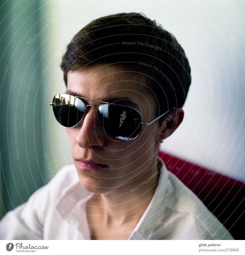 Doc #Brillen Stil schön Junger Mann Jugendliche Kopf 1 Mensch 18-30 Jahre Erwachsene Mode Hemd Accessoire Sonnenbrille brünett gut klug Farbfoto Tag