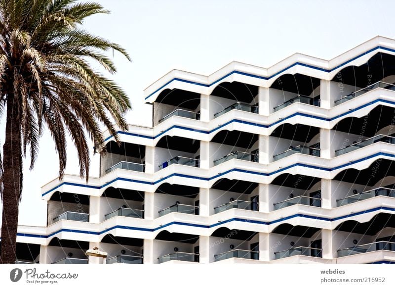 schöne Aussichten Ferien & Urlaub & Reisen Tourismus Sommer Sommerurlaub Haus Maspalomas Spanien Gran Canaria Stadt Menschenleer Hochhaus Bauwerk Gebäude