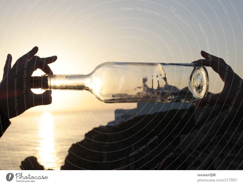 Flaschenschiff. Kunst Abenteuer ästhetisch Flaschenpost Flaschenboden Wasserfahrzeug Miniatur außergewöhnlich modern Täuschung Perspektive Verzerrung falsch