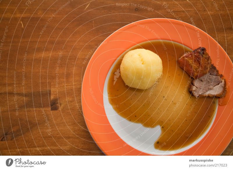 schweinebraten mit kloß Lebensmittel Fleisch Kartoffeln klösse klöße bayerisch Spezialitäten Feinschmecker Gastronomie gaststube Gastwirtschaft Bayern