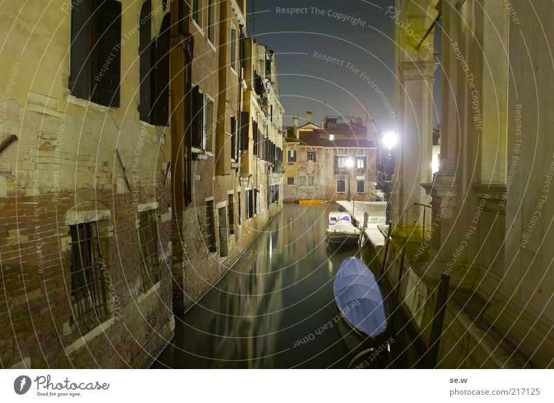 Venezia [2] Venedig Haus Mauer Wand Kanal Wasserfahrzeug leuchten Ferien & Urlaub & Reisen dunkel gelb Stimmung Romantik Menschenleer Nacht ruhig