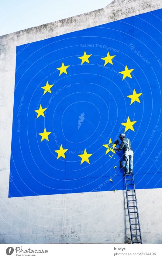 Brexit , Grexit, ...exit ... Handwerker Leiter 1 Mensch Mauer Wand Zeichen Graffiti Eurozeichen Europa-Emblem Stern (Symbol) Arbeit & Erwerbstätigkeit blau gelb