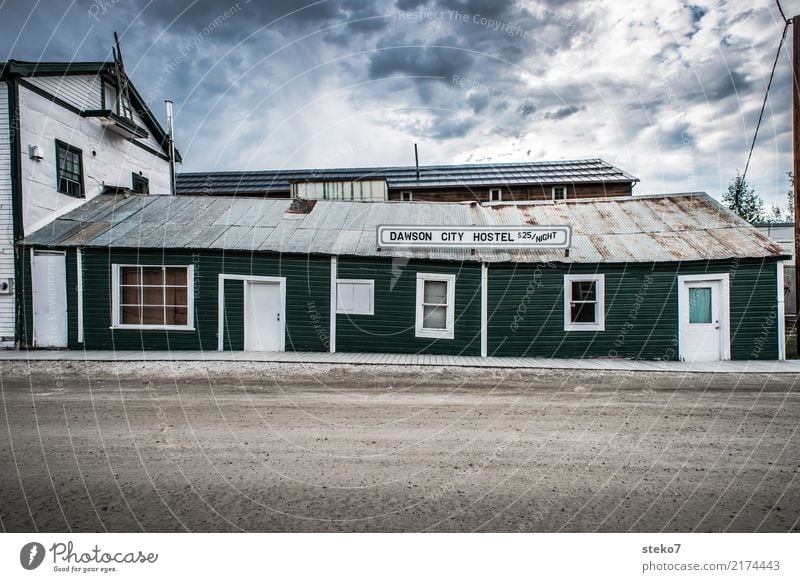 Dawson City Hostel Kleinstadt Menschenleer Herberge Fassade kaputt retro trist grün Nostalgie Ferien & Urlaub & Reisen Verfall Vergangenheit Vergänglichkeit