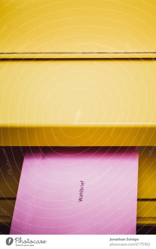 Briefwahl zur Bundestagswahl, Landtagswahl, Europawahl – Wahlbrief am Briefkasten wählen gelb rosa Entschlossenheit Gesellschaft (Soziologie) Bundestagswahlen