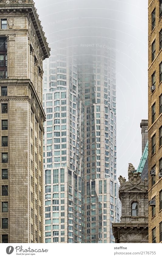 Smoke & Mirrors III Stadt Stadtzentrum überbevölkert Manhattan New York City Nebel Straßenschlucht Hochhaus Farbfoto Gedeckte Farben Außenaufnahme