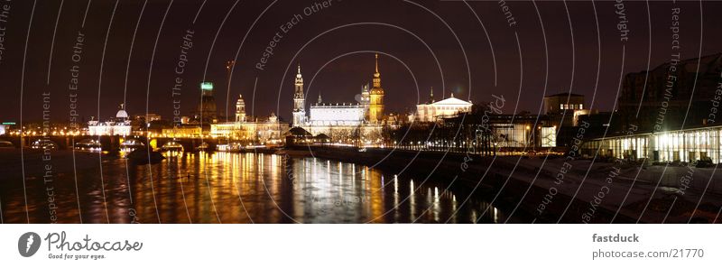 Lichtfluss (Panorama Dresden) Nacht schwarz gelb weiß Architektur Elbe