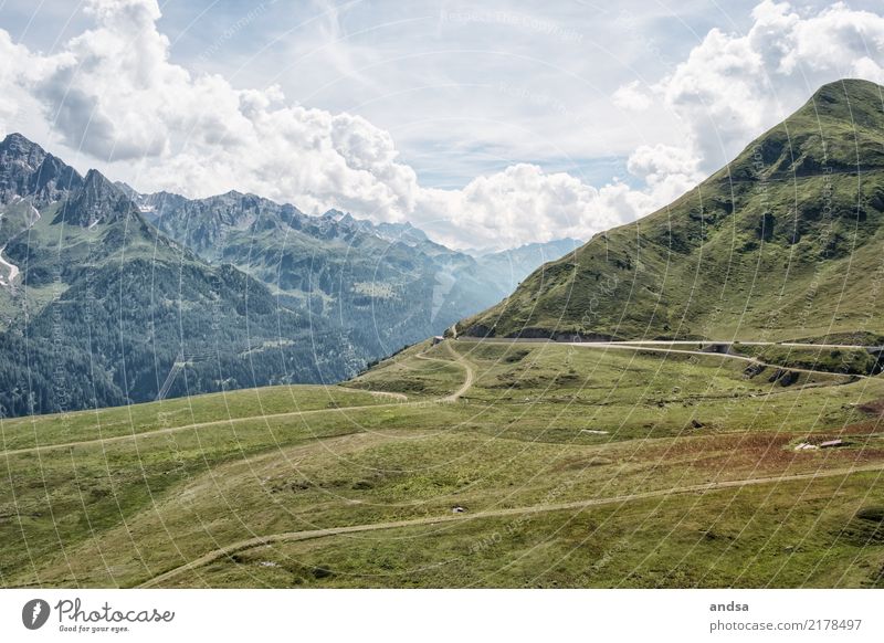Bergstraße im Hochgebirge Straße Berge Berge u. Gebirge Landschaft Ferien & Urlaub & Reisen Tourismus Idylle menschenleer Panorama Alpen wandern