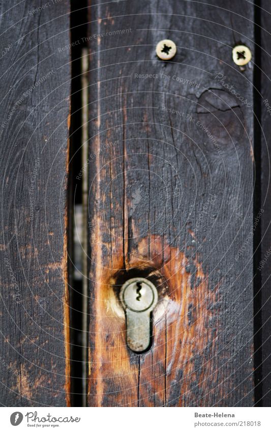Used Lock - sicher verschlossen Tür Holz braun Sicherheit Schutz achtsam ruhig vernünftig klug Angst gefährlich Türschloss gebraucht geschlossen