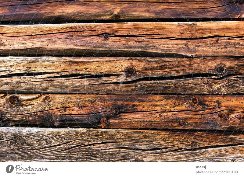 Lage um Lage Hütte Mauer Wand Holzwand alt einzigartig natürlich braun Hintergrundbild gerissen Astloch Material Riss verwaschen Patina Holzstruktur Maserung