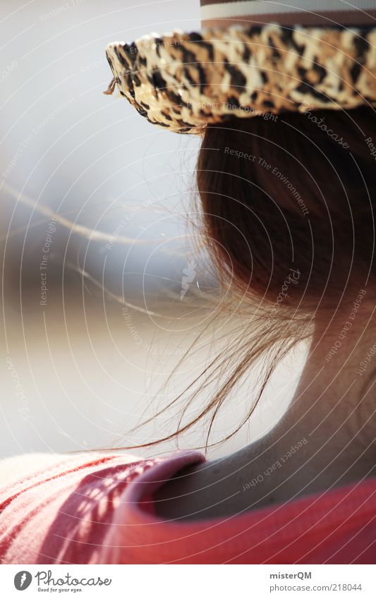 Sommerwind. Mensch feminin Frau Erwachsene Leben ästhetisch Wind Haare & Frisuren Hut Hutkrempe Hals Momentaufnahme rosa Wetterschutz Mode Urlaubsfoto wehen