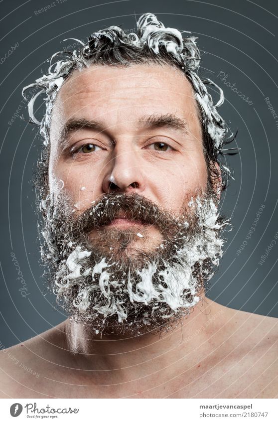 Hipster müssen sich auch waschen Mensch maskulin Mann Erwachsene Leben Haare & Frisuren Bart 1 30-45 Jahre brünett Vollbart Behaarung Reinigen Sauberkeit seriös