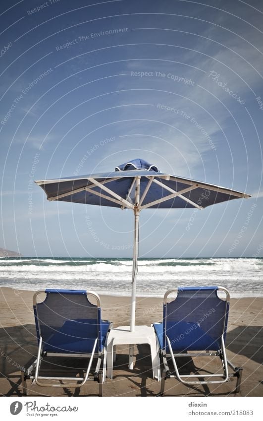 rush to relax Ferien & Urlaub & Reisen Tourismus Sommer Sommerurlaub Strand Meer Insel Wellen Sonnenschirm Liegestuhl Himmel Wolken Kreta Schatten Farbfoto