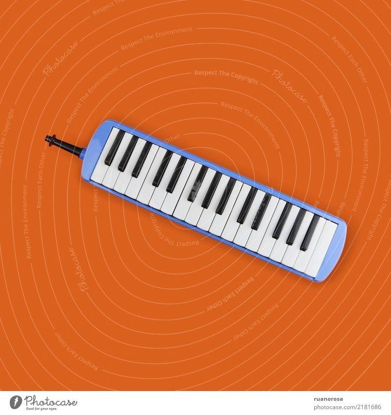 Einsames Objekt Nr. 3 Musik Keyboard Coolness Originalität blau orange Farbfoto mehrfarbig Innenaufnahme Studioaufnahme Nahaufnahme Menschenleer