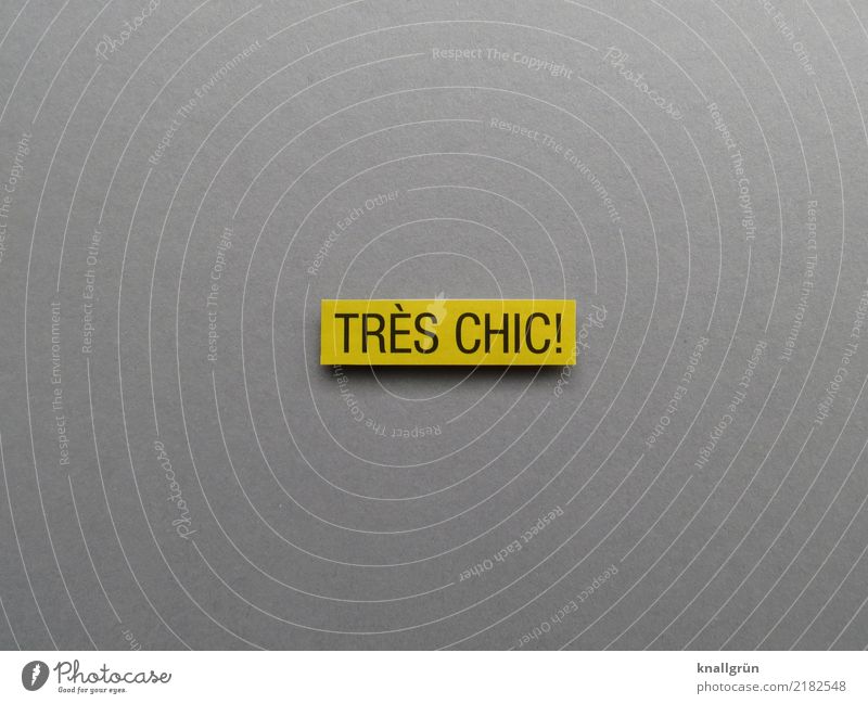 TRES CHIC! Schriftzeichen Schilder & Markierungen Kommunizieren eckig elegant trendy schön modern gelb grau Gefühle Begeisterung ästhetisch Design Reichtum Mode