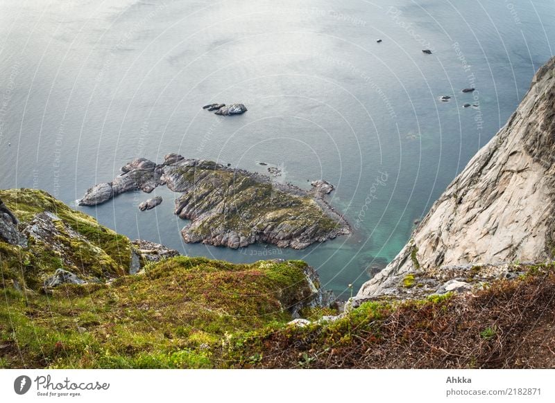 Blick auf die Küste, Lofoten, Norwegen Umwelt Natur Berge u. Gebirge Fjord Meer Insel maritim unten wild einzigartig Freiheit Perspektive Hintergrundbild