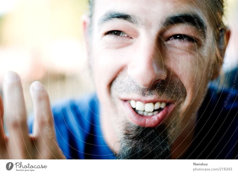 Humoristische Themen Mensch maskulin Erwachsene Gesicht 1 30-45 Jahre Bart sprechen Lächeln lachen authentisch Glück Gefühle Freude Fröhlichkeit selbstbewußt