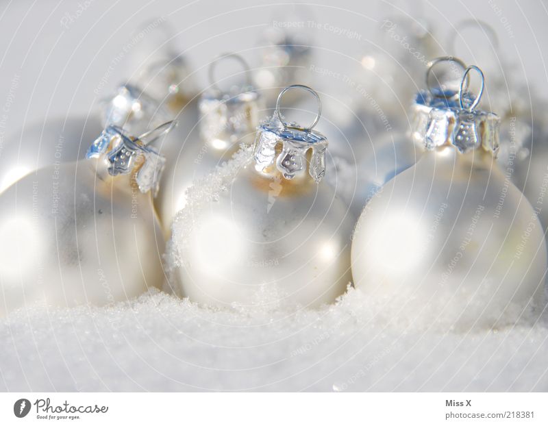 Schneekugeln Winter Eis Frost glänzend kalt rund silber weiß Weihnachtsdekoration Glaskugel Kugel Dekoration & Verzierung Baumschmuck Christbaumkugel Farbfoto