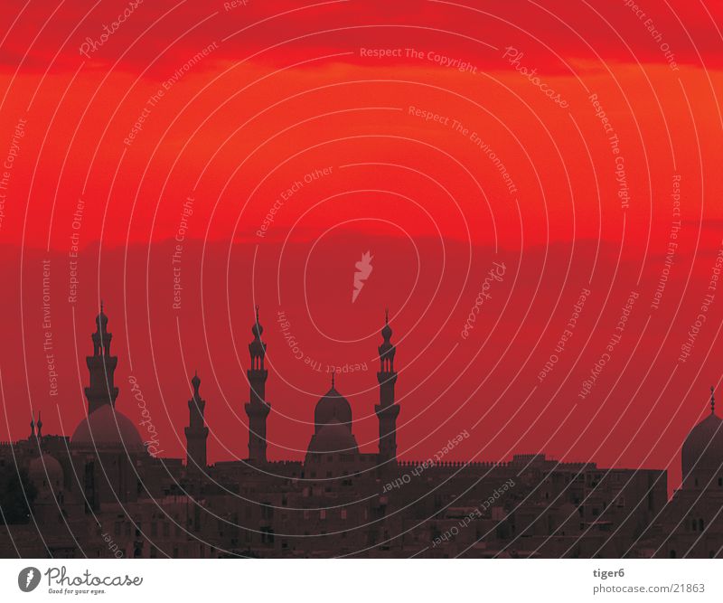 Kairo im Sonnenuntergang Ägypten Roter Himmel Ferien & Urlaub & Reisen Kultur Moral Blick über die Kuppeln