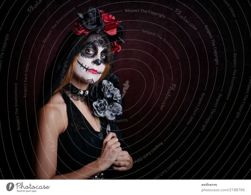 junge Frau im Halloween-Kostüm Lifestyle Entertainment Party Veranstaltung Feste & Feiern Karneval Mensch feminin Junge Frau Jugendliche Erwachsene 1