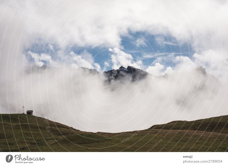 Wolkenloch Umwelt Natur Landschaft Herbst Klima Klimawandel Wetter Schönes Wetter Hügel Alpen Berge u. Gebirge Gipfel außergewöhnlich Tourismus Farbfoto