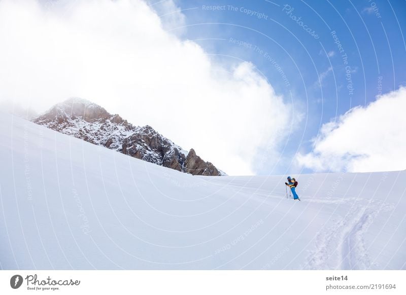 Skitour Ferien & Urlaub & Reisen Abenteuer Freiheit Winter Berge u. Gebirge Sport Skifahren Skier Himmel kalt Glück Zufriedenheit Willensstärke Mut Freestyle