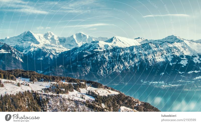 Schweizer Alpen und Thunersee im Winter Glück harmonisch Wohlgefühl Zufriedenheit Erholung ruhig Winterurlaub Berge u. Gebirge wandern Skifahren Umwelt Natur