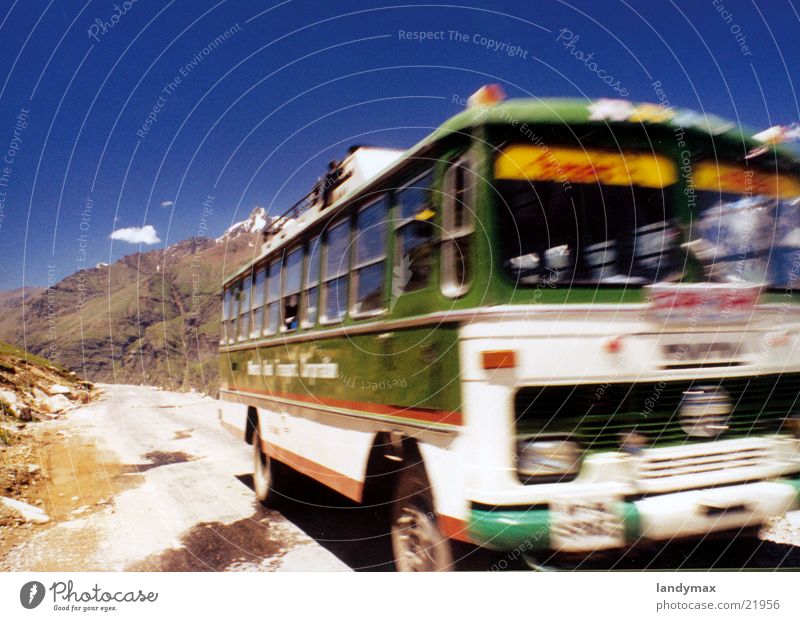bus Indien Bus Geschwindigkeit Berghang Unschärfe Staub Verkehr Himalaya