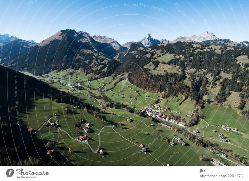 Grund bei Gstaad im Herbst Lifestyle Leben Wohlgefühl Erholung ruhig Freizeit & Hobby Ausflug Abenteuer Ferne Freiheit Berge u. Gebirge wandern Sport