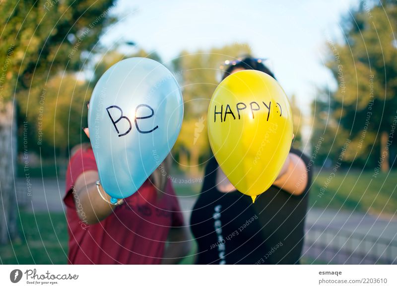 Sei glücklich Lifestyle Freude Wellness Leben Party Mensch Mädchen Schwester Freundschaft Paar Jugendliche 13-18 Jahre 18-30 Jahre Erwachsene Luftballon Lächeln