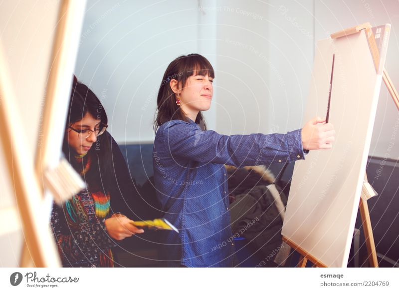Schulkünste Lifestyle Design Schule feminin Junge Frau Jugendliche Kunst Künstler Gemälde Kultur beobachten Beratung zeichnen Innenaufnahme