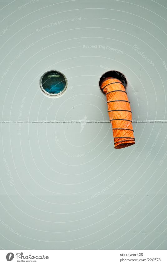 Die Kunst des Entpannens Lüftung Bullauge Schlauch Spirale Schweißnaht Glas Metall Kunststoff frech lustig beweglich bizarr Farbfoto Außenaufnahme Menschenleer