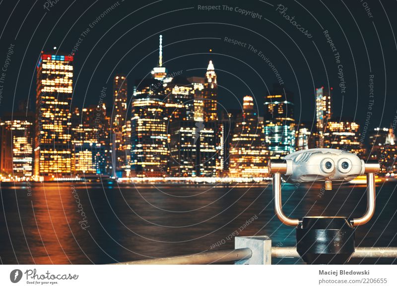 New York City Skyline mit Fernglas in der Nacht. Ferien & Urlaub & Reisen Ausflug Freiheit Sightseeing Städtereise Hochhaus Gebäude retro Heimweh Manhattan
