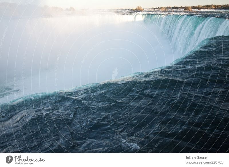 Am Abgrund Umwelt Natur Landschaft Urelemente Wasser Herbst Wasserfall Niagara Fälle Kraft Kanada abwärts fallen Farbfoto Am Rand Wassermassen Gischt