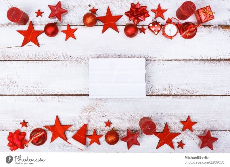 Weihnachtssymbole auf Tisch mit Leuchtkasten Winter Weihnachten & Advent Holz verrückt rot weiß arrangiert Grunge Ornament Dekoration & Verzierung Rahmen
